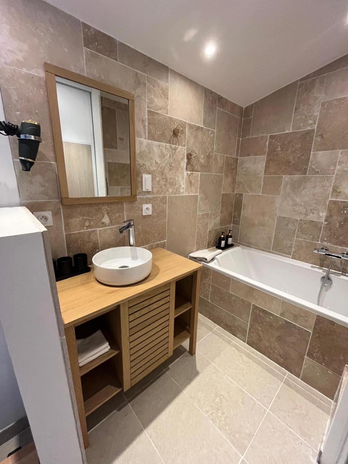 Suite Avec Sauna 36M² ニオール エクステリア 写真