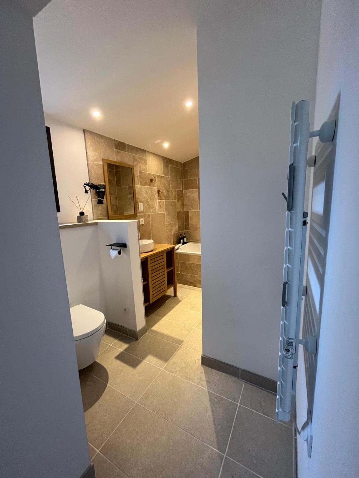 Suite Avec Sauna 36M² ニオール エクステリア 写真